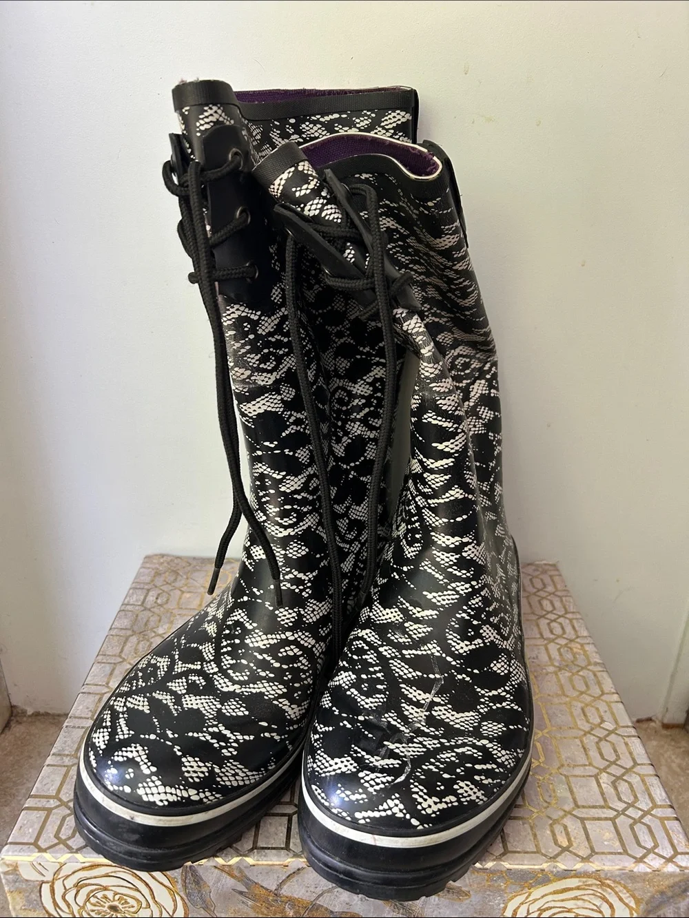 Tretorn Lace Printed Rubber Rain Boots Women's size 40/9